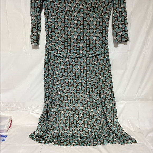 Boden Elegant V-Neck Long Sleeve Dress - Picture 3 of 9